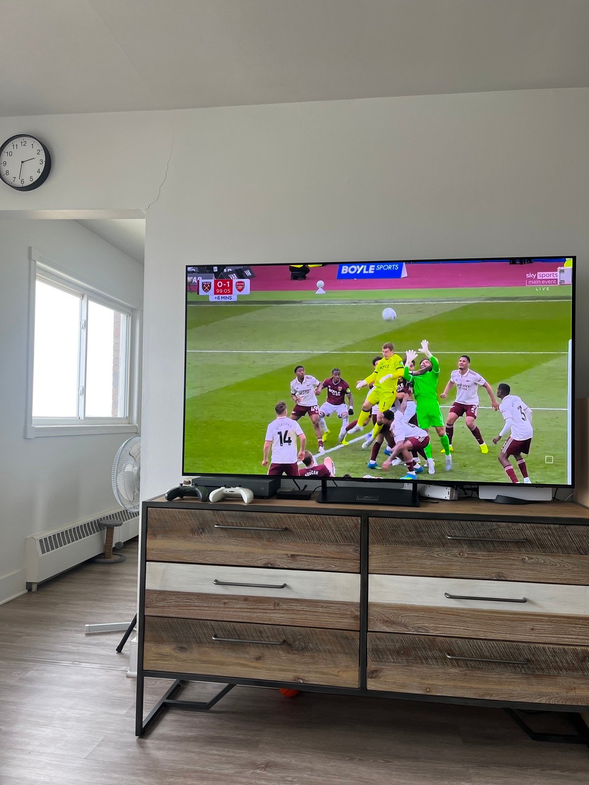 TV showing Arsenal leading West Ham 1-0 deep in stoppage time